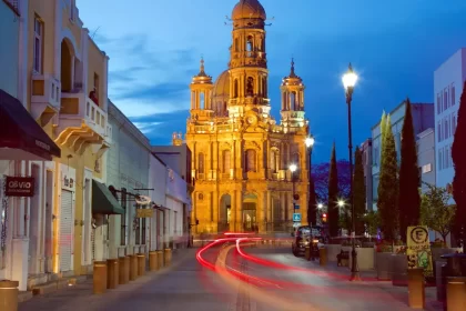 Borrachos destrozan 100 bolardos