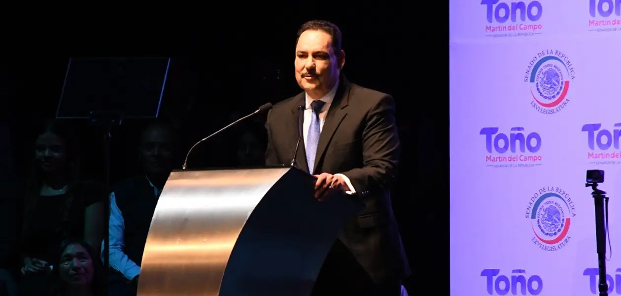 Exhibe Toño carisma, arraigo y presencia durante su informe