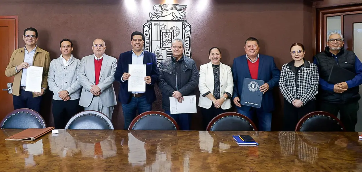 Firman Municipio y notarios escrituras para consolidar áreas urbanas y educativas