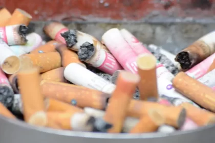 La gente seguirá fumando si no se hacen efectivas prohibiciones