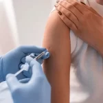 Médicos recomiendan vacunarse en caso tener dudas