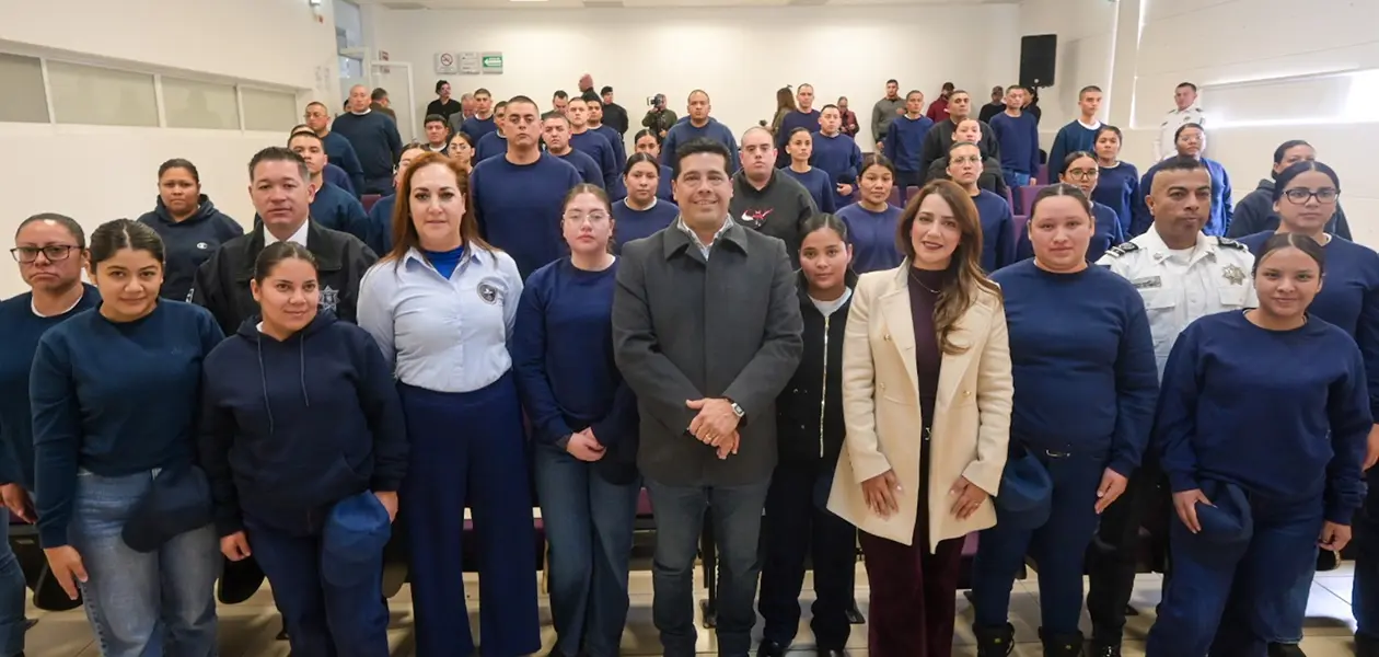 El presidente municipal, Leo Montañez, visitó las instalaciones del Complejo de Seguridad Pública Municipal para dar la bienvenida a las y los 46 nuevos cadetes que forman parte de la generación 39 y 40, quienes inician su formación en el Instituto Superior en Seguridad Pública, que además fortalecerán la labor de la corporación para que Aguascalientes siga siendo una de las ciudades más seguras del país.da la bienvenida a 46 nuevos cadetes