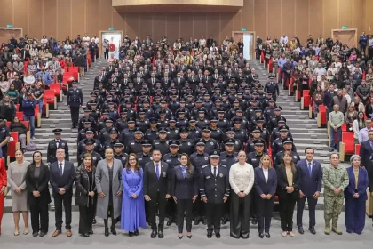 Preside Tere graduación de policías y ministeriales