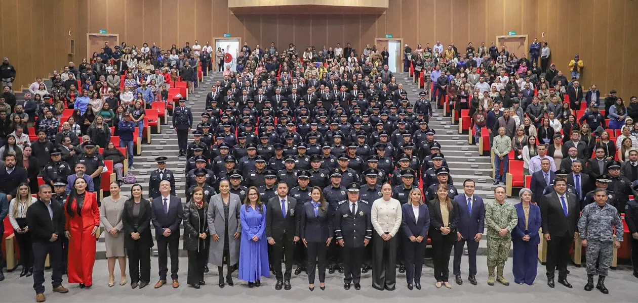 Preside Tere graduación de policías y ministeriales