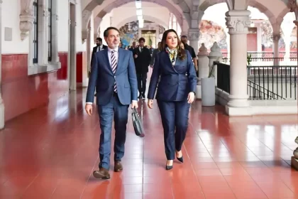 Realiza Tere Jiménez cumbre con embajador de España