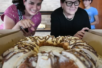 Se alistan panaderos para la gran Rosca de Reyes en la Plaza Principal