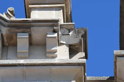 Se zafa un pesado bloque del templo de La Purísima