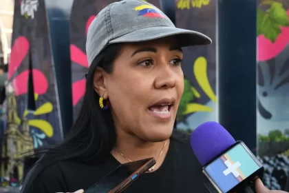 Celebran venezolanos en Aguascalientes caída de Maduro