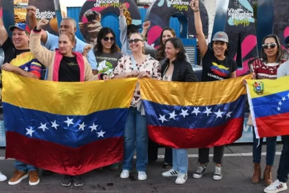 Venezolanos en la entidad festejan caída del régimen de Maduro