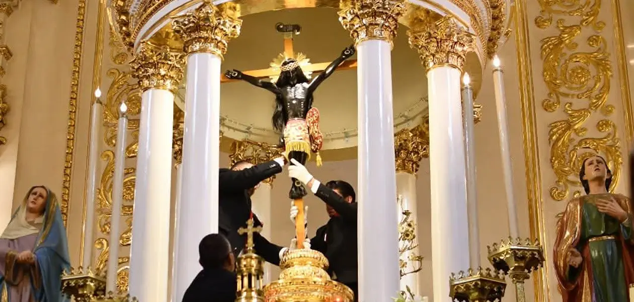 Vuelve al Encino Cristo Negro