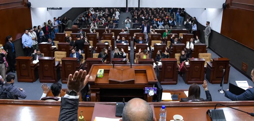 Amplían mandato del fiscal