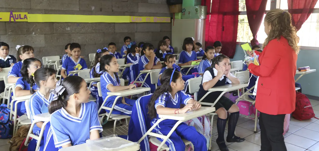 En escuelas locales no hay brotes de sarampión, pero han detectado estudiantes infectados con la varicela
