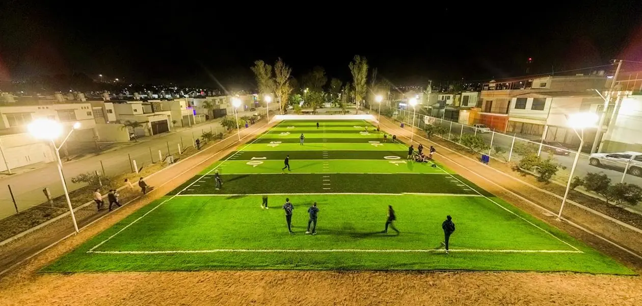 Entrega Leo cancha de tochito bandera 2