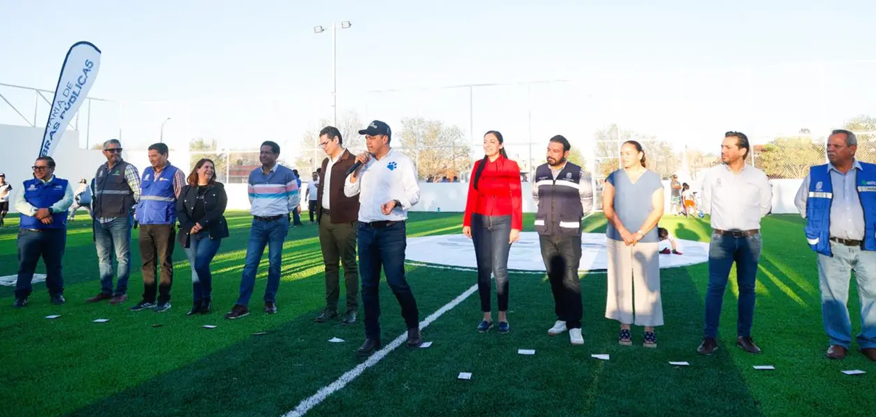 Entrega Montañez nueva cancha de pasto sintético, ahora en Cañada Honda