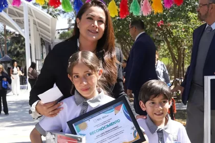 Entrega Tere Jiménez infraestructura educativa en la Primaria Independencia