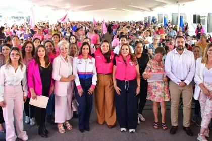 Gobernadora reitera su apoyo a las mujeres a través de la Tarjeta Rosa