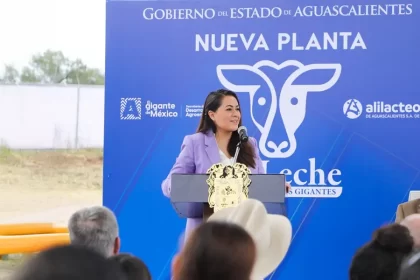 Impulsa Tere Jiménez plan para abastecer de leche a las escuelas locales