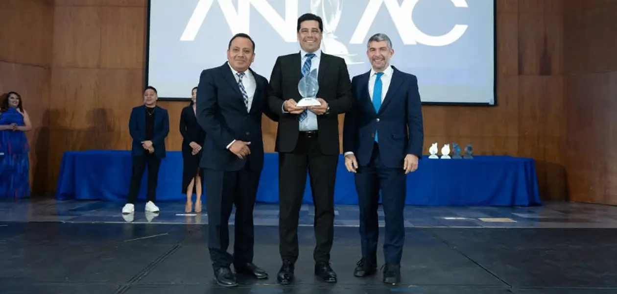 Otorga ANAC galardón a Leo