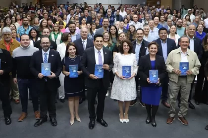 Presenta PAN libro clave para entender la transición democrática de 1995
