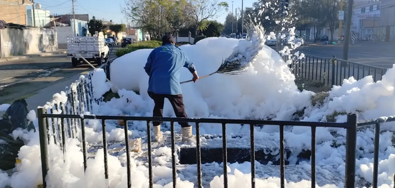 Realizan limpieza en el arroyo de la colonia La Estrella