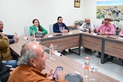 Respalda Tere a ganaderos locales