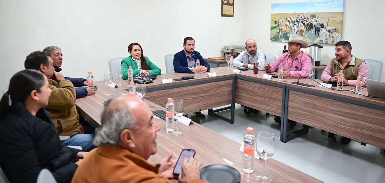 Respalda Tere a ganaderos locales