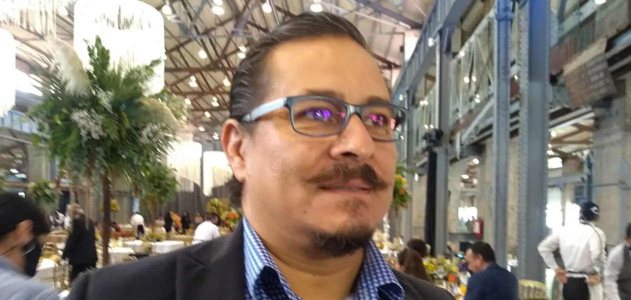 Tsurus y caducos, están fuera