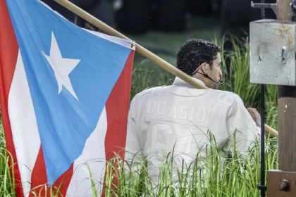 Bad Bunny durante el medio tiempo del Super Bowl LX en español