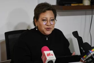 Alerta de crisis por aumento a precio de combustibles: Colegio de Economistas