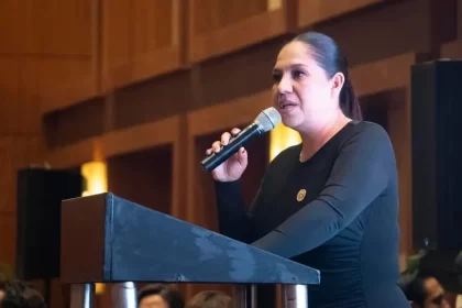 Alertan a maestros por defraudadores