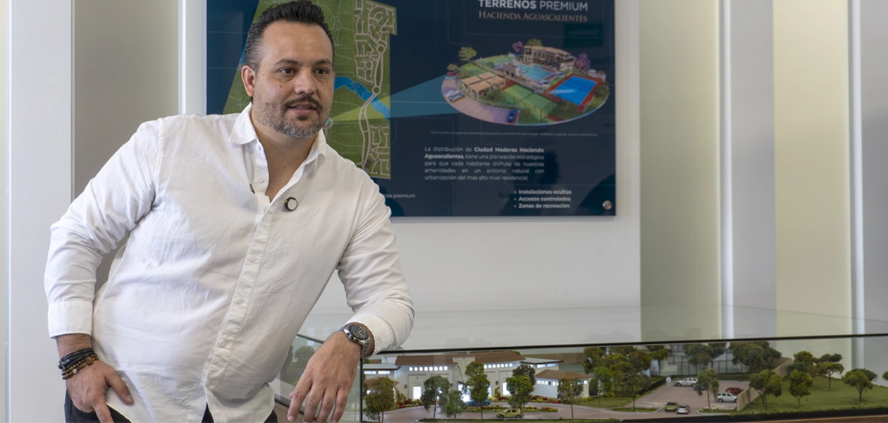 Alonso Ramírez, subdirector comercial de Ciudad Maderas Aguascalientes. Foto: JLMNoticias.