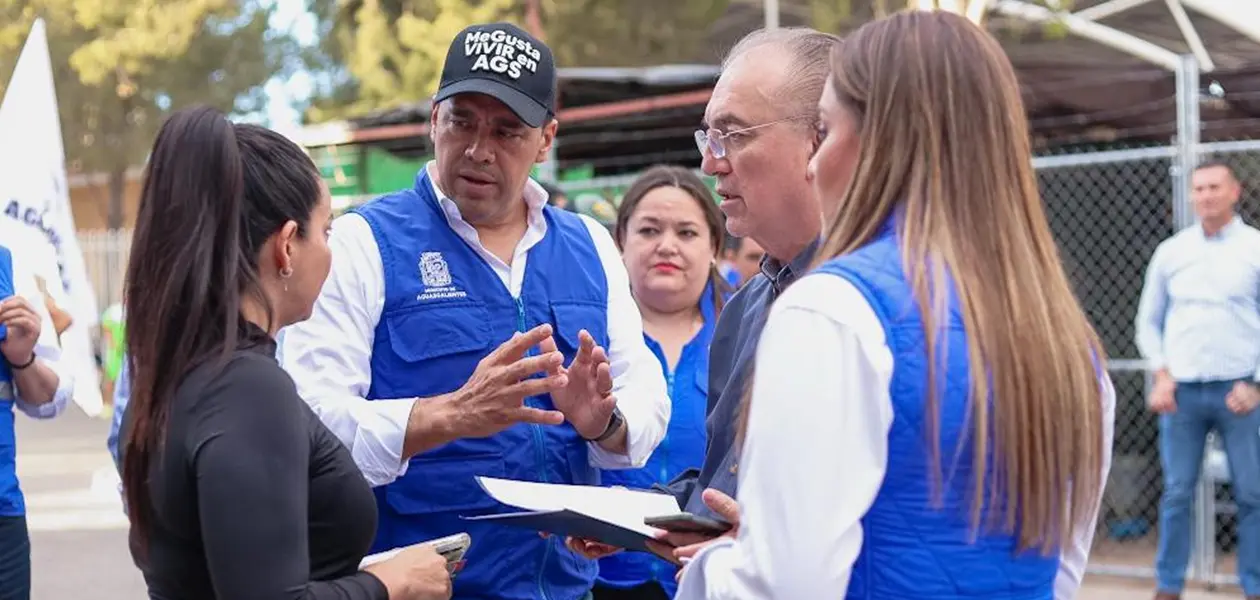 Atiende Leo Montanez a familias de Unidad IV Centenario 2