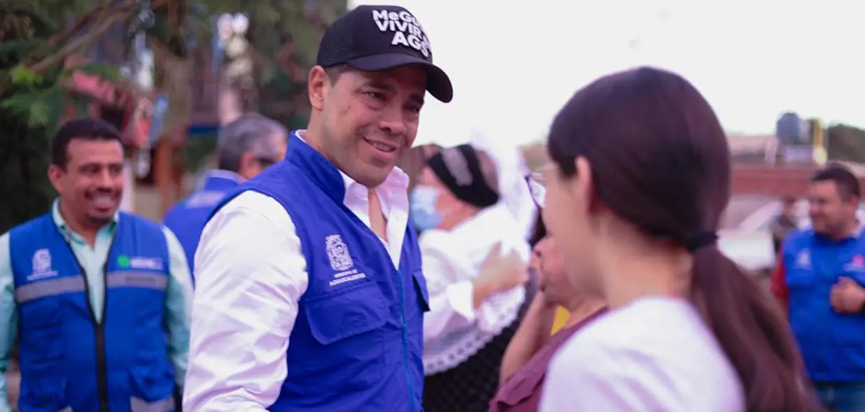 Atiende Leo Montañez a familias de Unidad IV Centenario