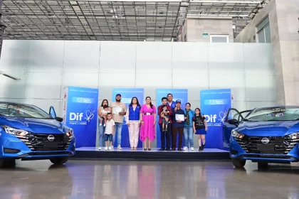 Entregan autos de rifa en el Día de la Familia