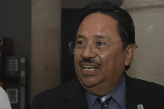 Insiste Alférez, 'hombres pueden amamantar'