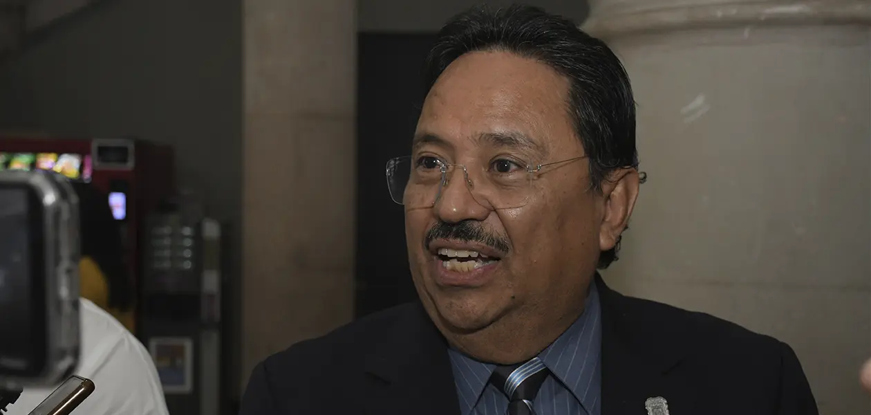 Insiste Alférez, 'hombres pueden amamantar'