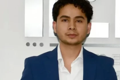 Le dan premio de consolación a exjuez que vinculó a proceso a víctima de fraude