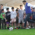 Renueva Leo cancha de pasto sintético