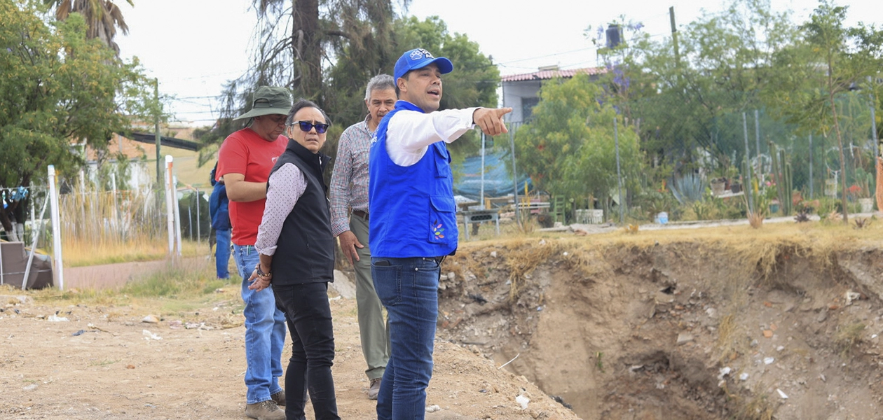 Supervisa Leo rehabilitacion de colector pluvial 3