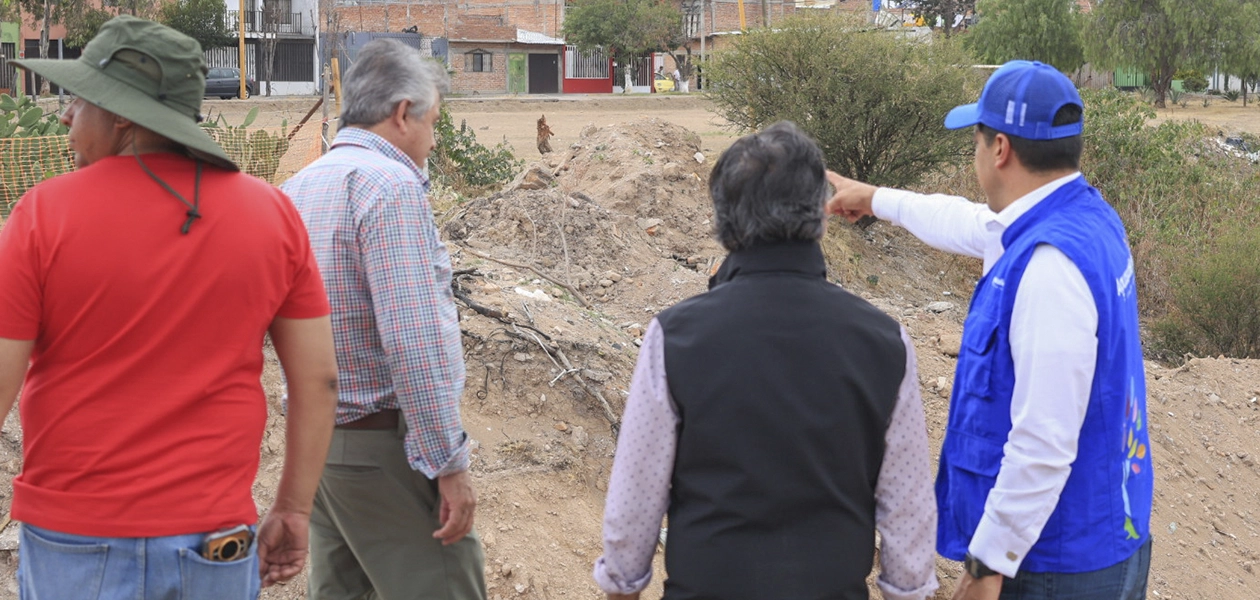 Supervisa Leo rehabilitación de colector pluvial