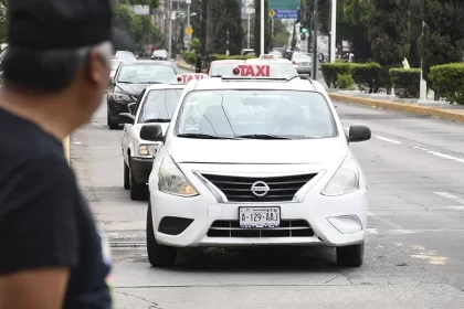 Taxistas quieren que tarifa de arranque inicie en $20