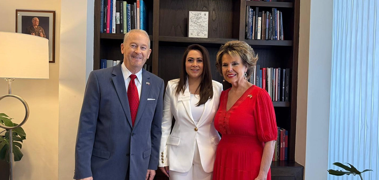 Tere Jiménez sostiene reunión con el embajador estadounidense