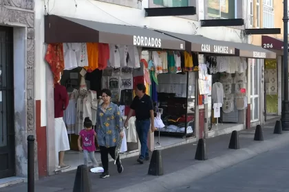 Buena idea, tener más peatones y menos ambulantes en el Centro, empresarios