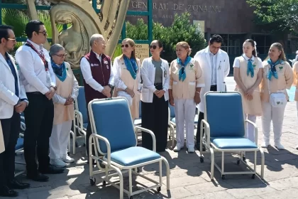 Damas voluntarias realizan donación de equipamiento al Seguro Social