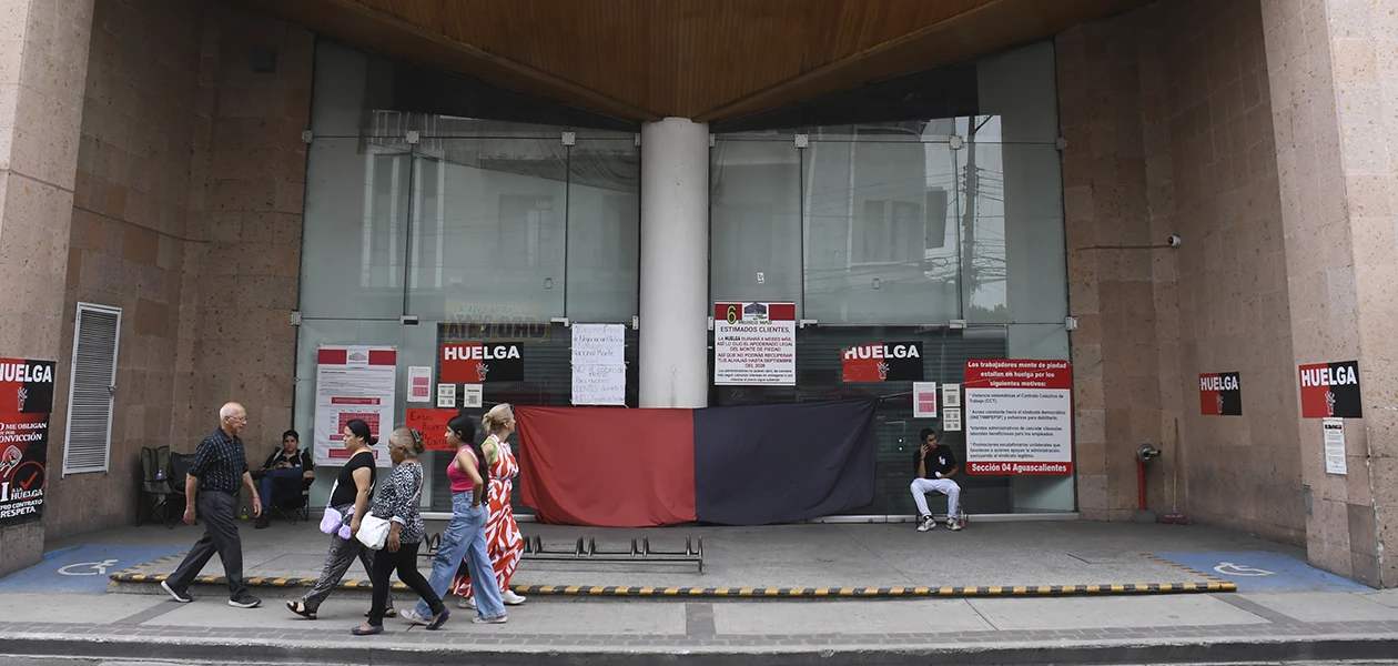 Padecen pignorantes por huelga del Monte de Piedad 1