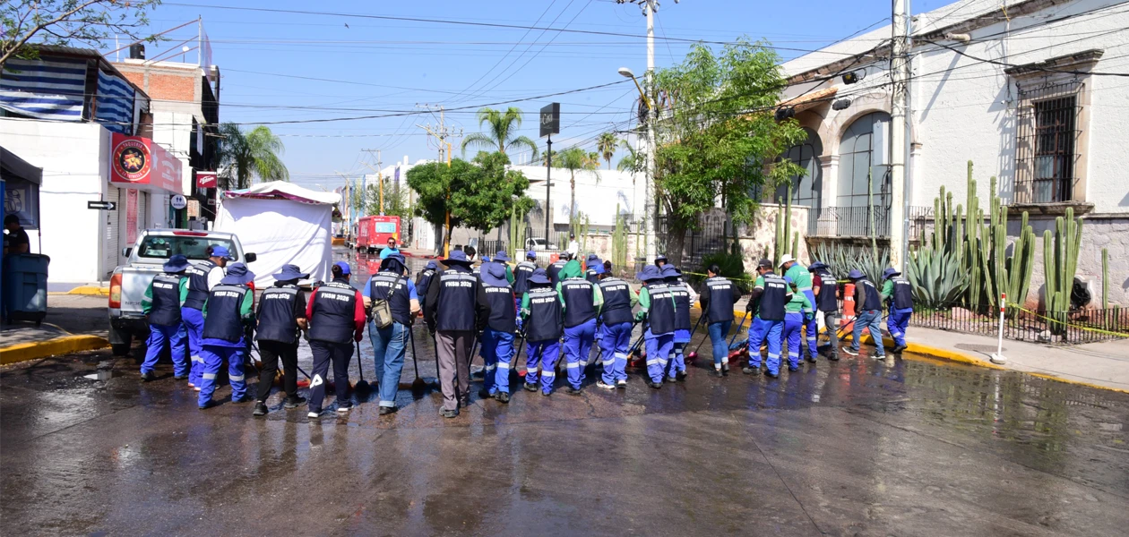 Refrenda Leo compromiso de mantener una feria limpia 6