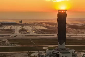 Sheinbaum presume AIFA abarrotado por Semana Santa