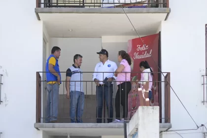 Visita Leo Montañez a vecinos de Lomas del Mirador II