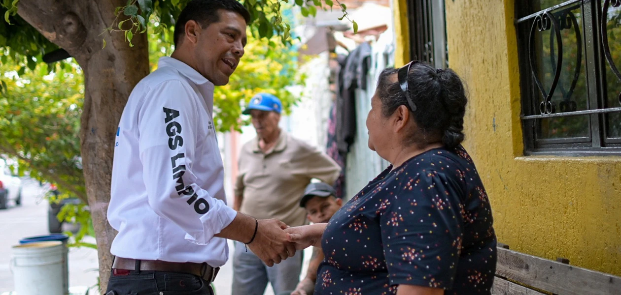 Atiende Leo a colonos de Insurgentes 3