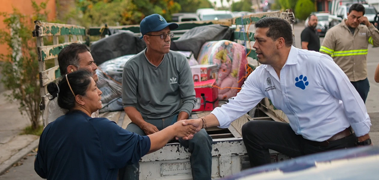 Atiende Leo a colonos de Insurgentes 5